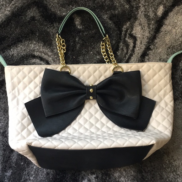 Betsey Johnson Handbags - NWOT Betsey Johnson 👜 Handbag